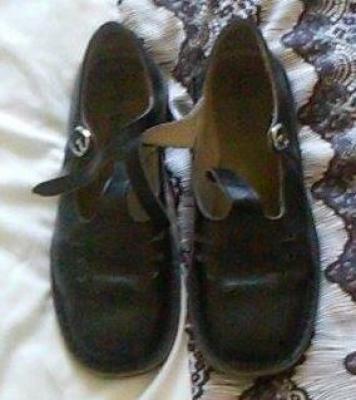 second hand school shoes